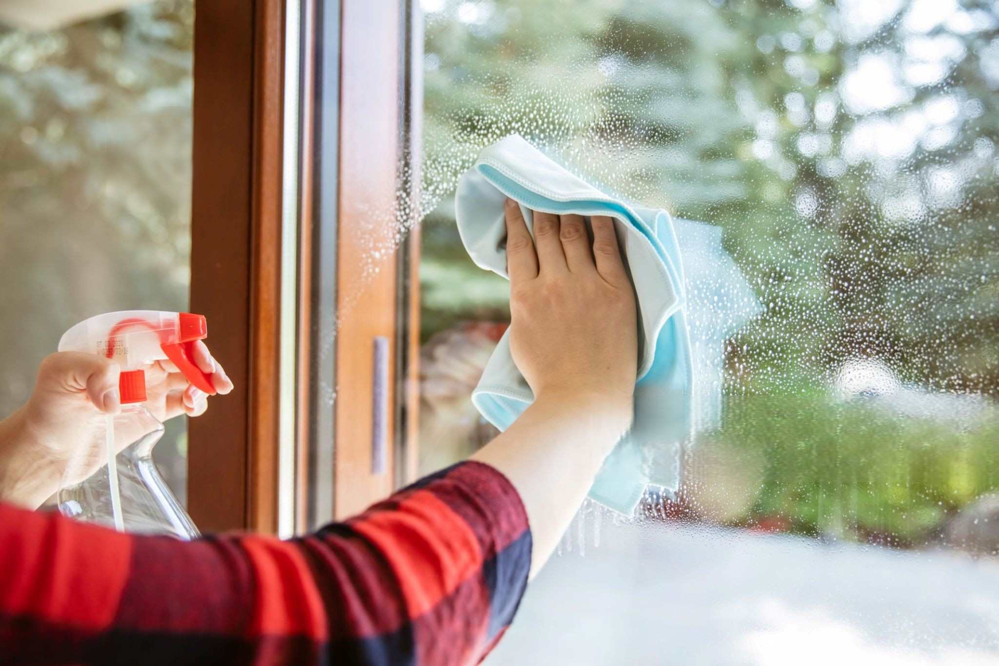 How to Clean Aluminum Window Frames: Comprehensive Step-by-Step Guide 2024