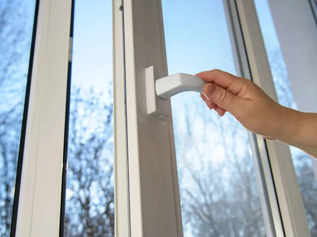 What is a Casement Window? The Ultimate 101 Guide 2 open the casement window